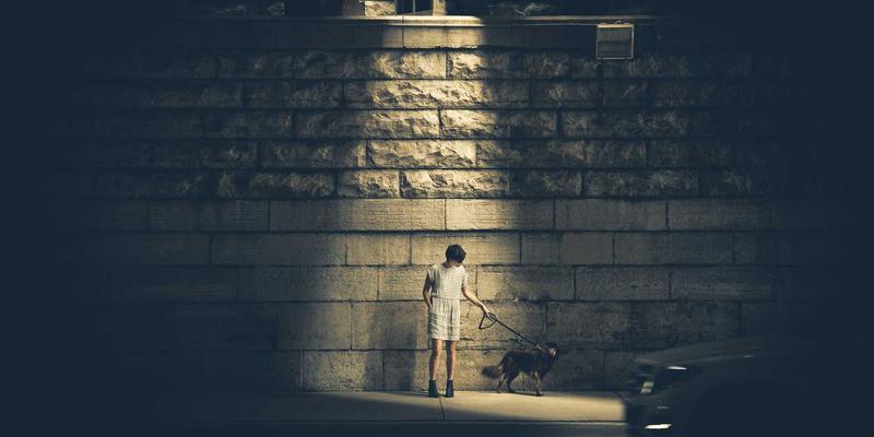 DDH摄影实战：自然光与人工光融合的商业人像技巧