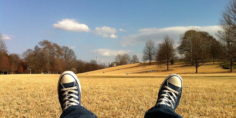 DDH摄影户外人像实战：驾驭自然光与多变天气的风景人像创作指南