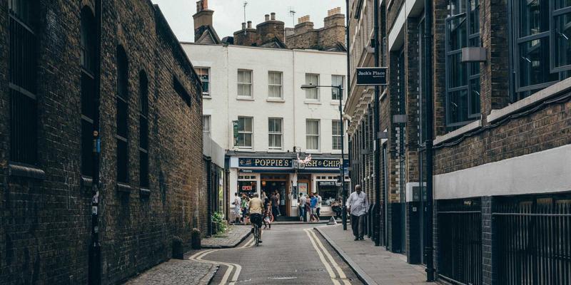 DDH摄影跨界合作：与设计师、策展人共同打造艺术展览视觉的深度实践