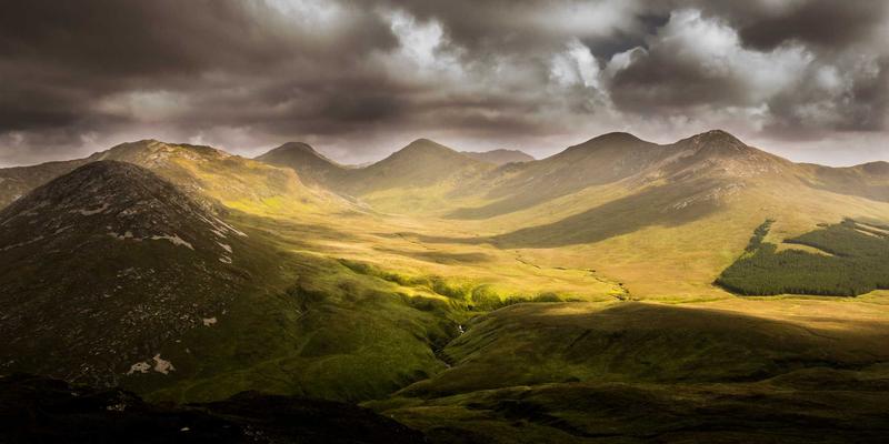 如何打造DDH风格人像摄影：融合风景摄影美学与商业摄影服务的艺术